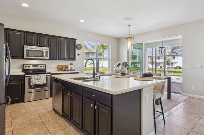 Image No.11-7 Bed Property for sale