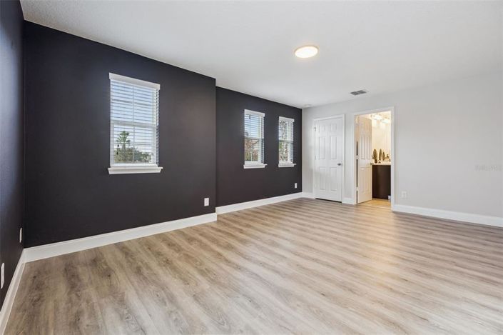 Image No.21-7 Bed Property for sale