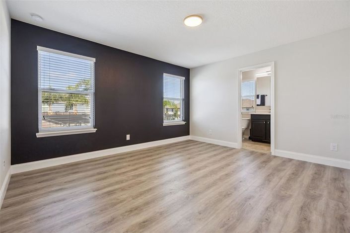 Image No.23-7 Bed Property for sale