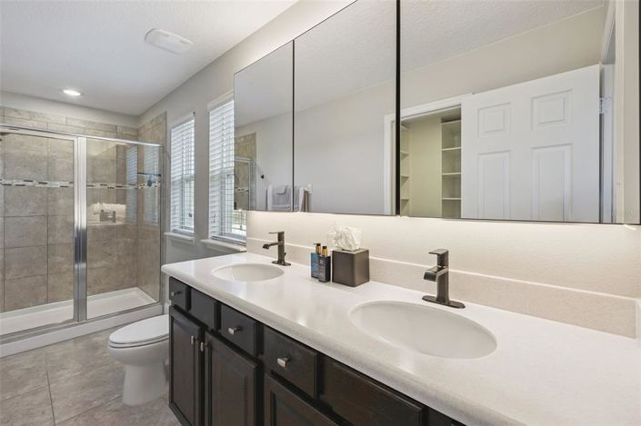 Image No.25-7 Bed Property for sale