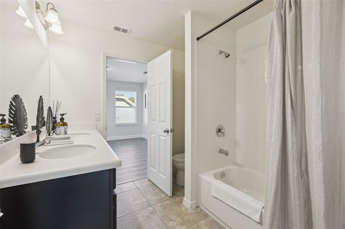 Image No.32-7 Bed Property for sale