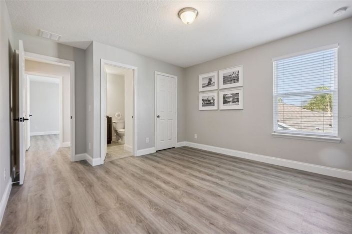 Image No.33-7 Bed Property for sale