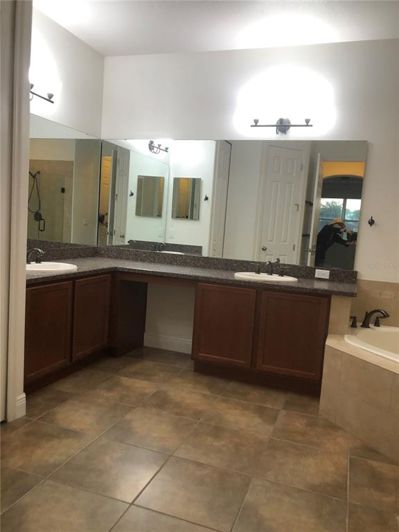 Image No.12-4 Bed Property for sale