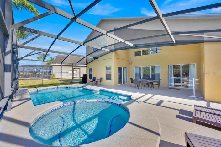 Image No.32-7 Bed Property for sale