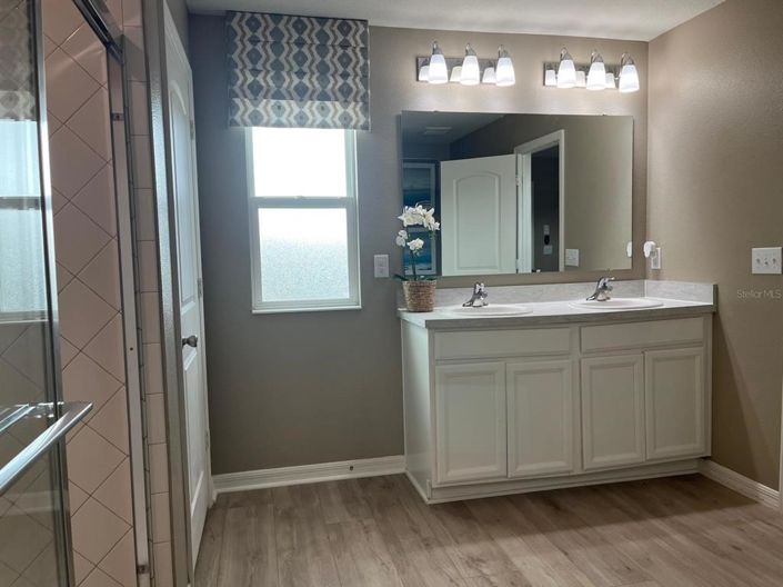 Image No.32-4 Bed Property for sale