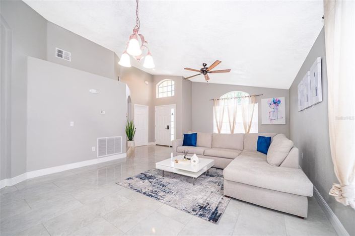 Image No.4-4 Bed Property for sale