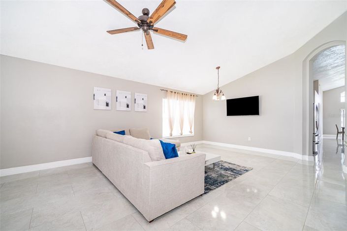 Image No.6-4 Bed Property for sale