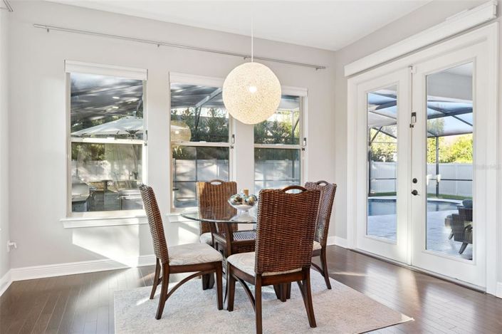 Image No.12-6 Bed Property for sale