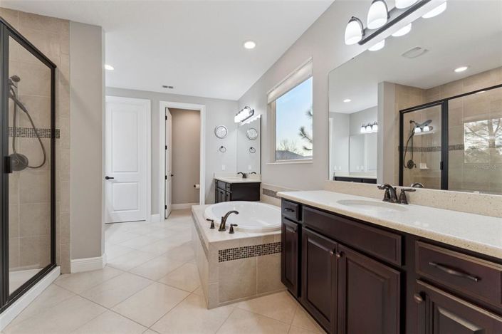 Image No.17-6 Bed Property for sale