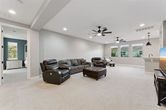 Image No.18-6 Bed Property for sale