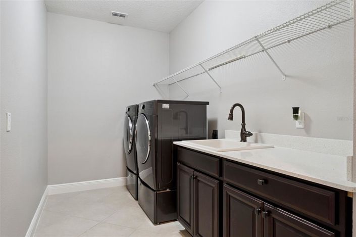 Image No.24-6 Bed Property for sale