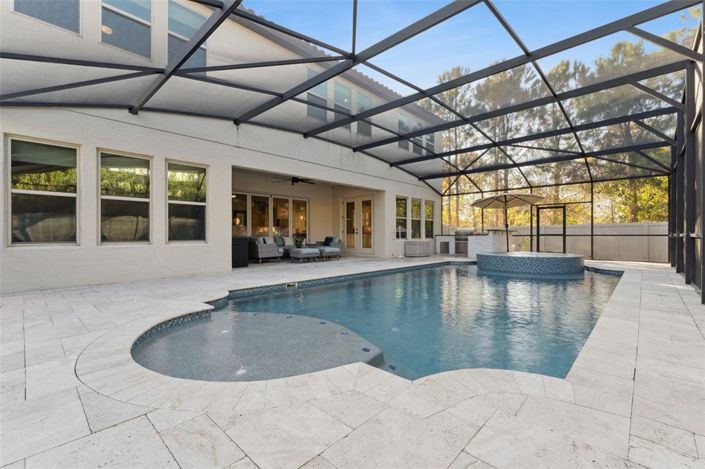 Image No.28-6 Bed Property for sale