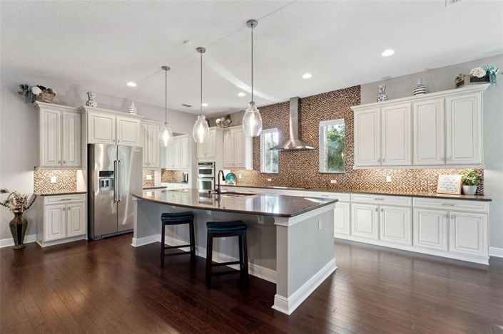 Image No.9-6 Bed Property for sale