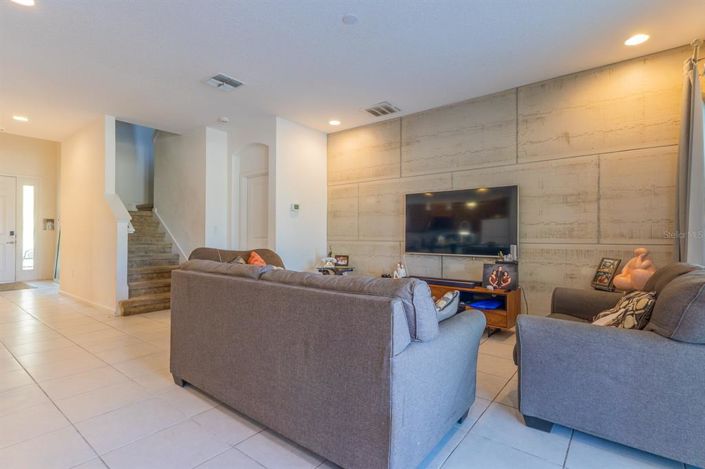 Image No.15-8 Bed Property for sale