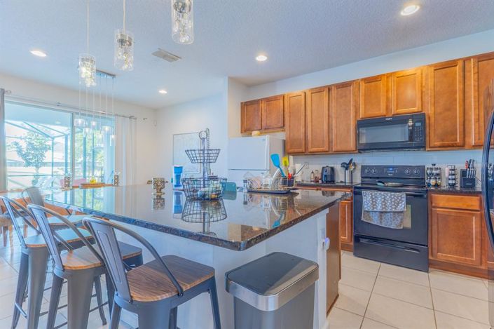 Image No.18-8 Bed Property for sale