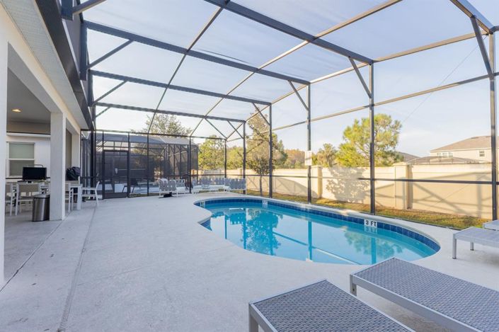 Image No.20-8 Bed Property for sale