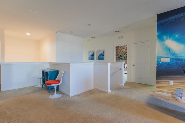 Image No.22-8 Bed Property for sale