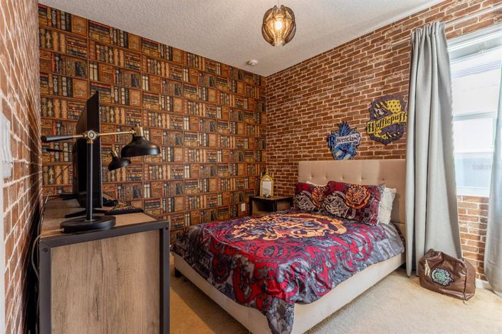 Image No.25-8 Bed Property for sale