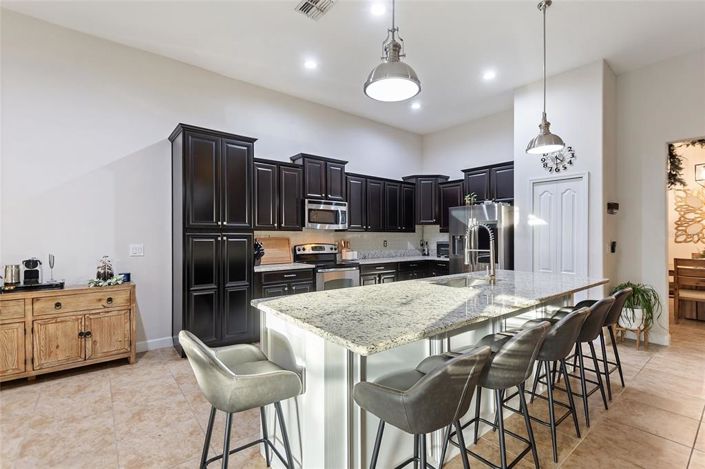 Image No.10-4 Bed Property for sale