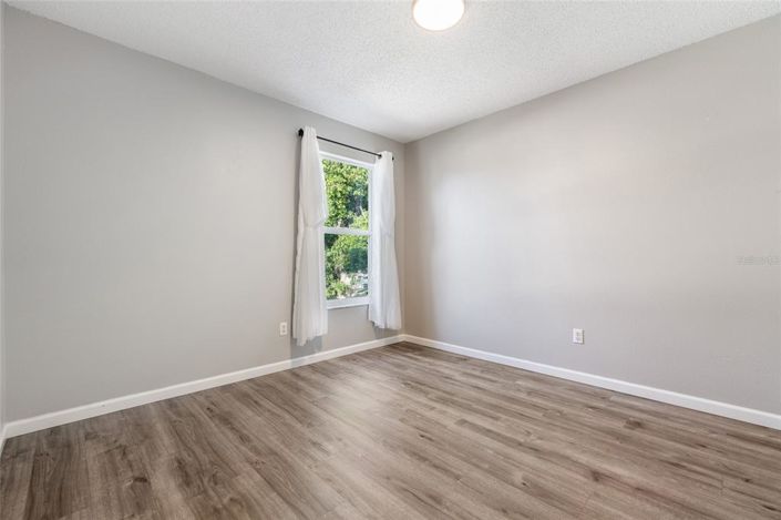 Image No.30-4 Bed Property for sale