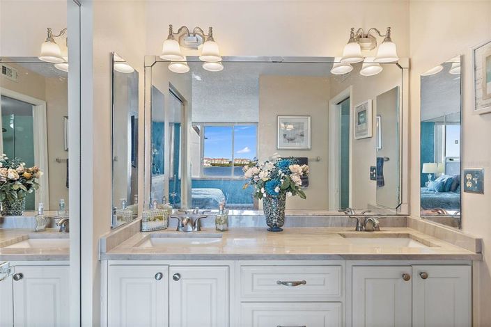 Image No.21-2 Bed Property for sale