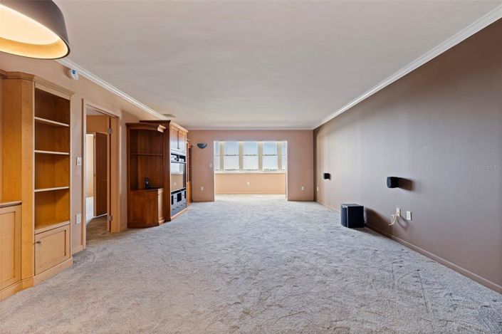 Image No.10-2 Bed Property for sale