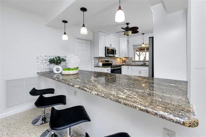 Image No.10-2 Bed Property for sale