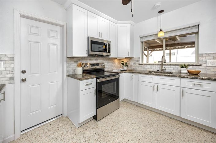 Image No.12-2 Bed Property for sale