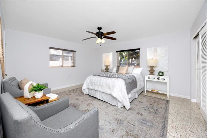 Image No.17-2 Bed Property for sale