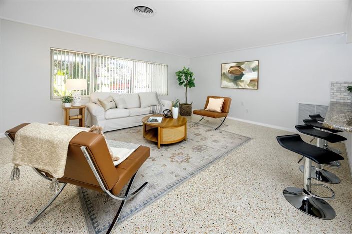 Image No.8-2 Bed Property for sale