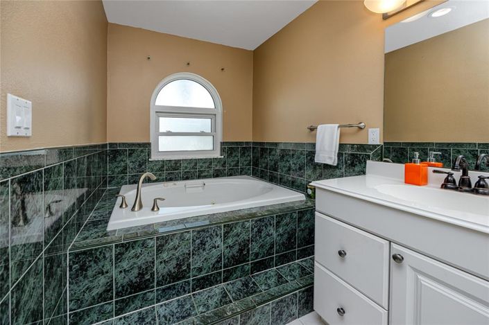 Image No.33-4 Bed Property for sale