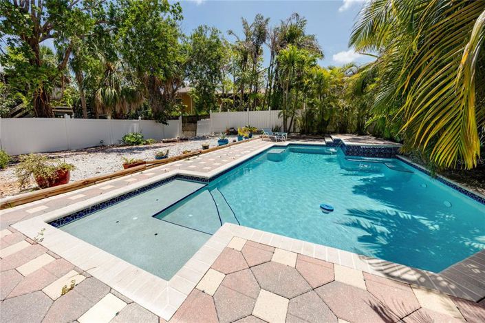 Image No.56-4 Bed Property for sale