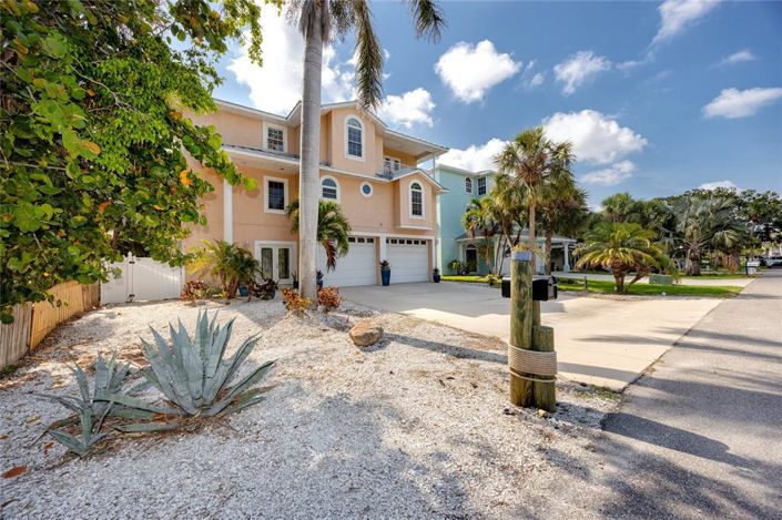 Image No.6-4 Bed Property for sale