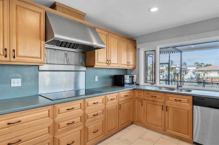 Image No.10-Propriété de 4 chambres à vendre à St. Petersburg