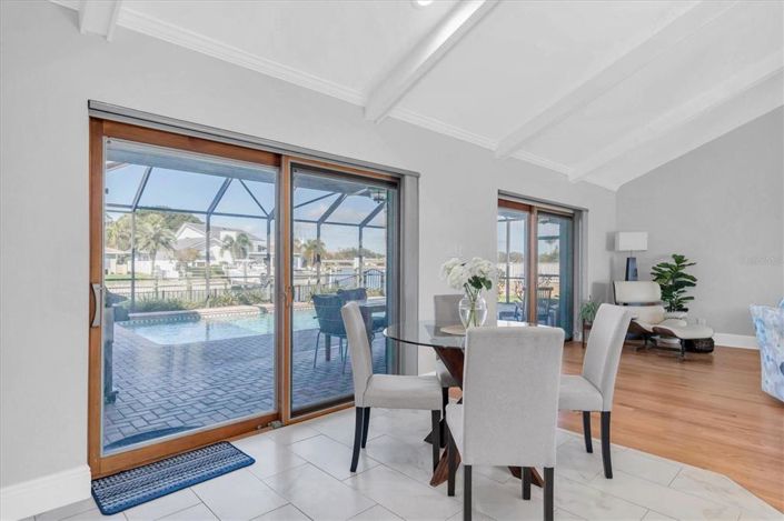 Image No.5-Propriété de 4 chambres à vendre à St. Petersburg