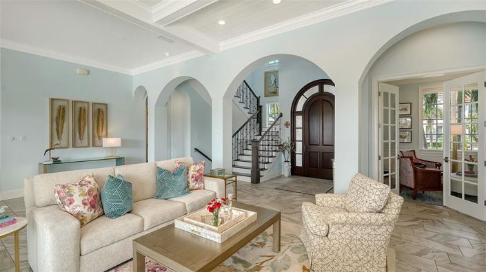 Image No.14-4 Bed Property for sale