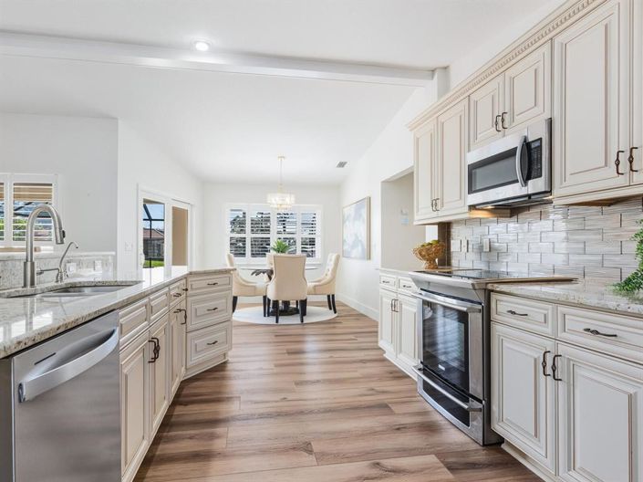 Image No.10-3 Bed Property for sale