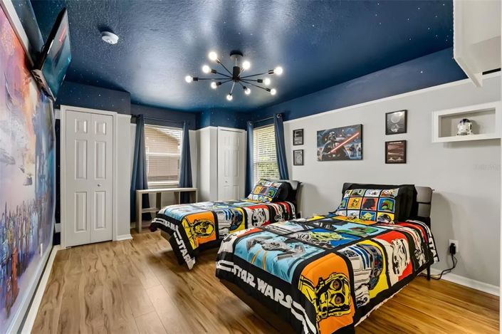 Image No.20-6 Bed Property for sale