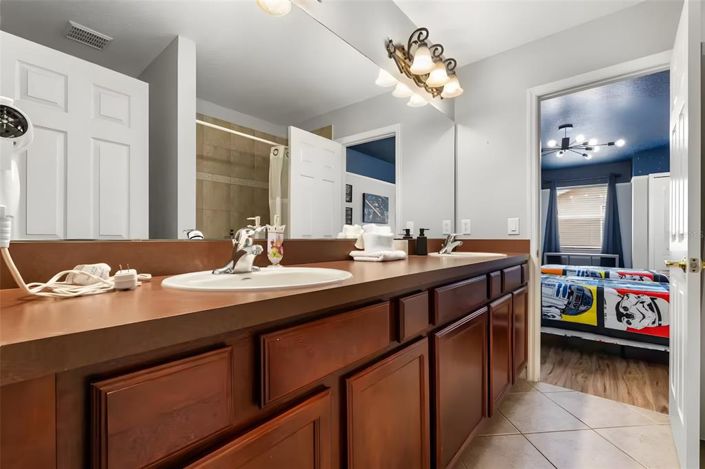 Image No.22-6 Bed Property for sale