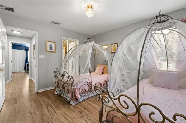 Image No.23-6 Bed Property for sale