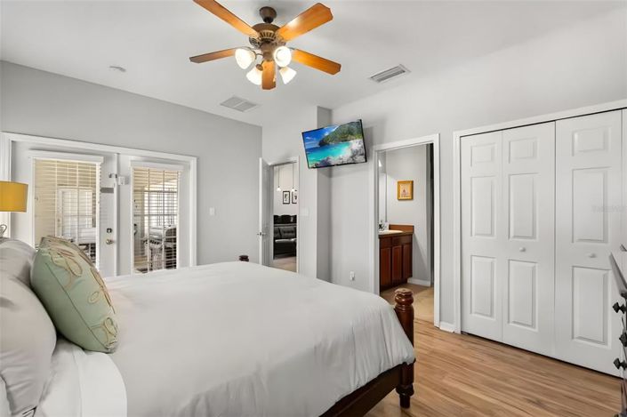 Image No.27-6 Bed Property for sale