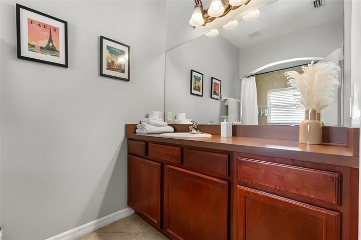 Image No.31-6 Bed Property for sale