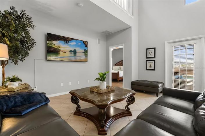 Image No.5-6 Bed Property for sale