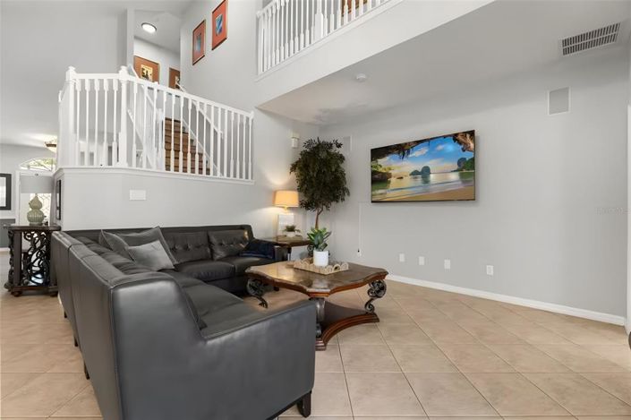 Image No.6-6 Bed Property for sale