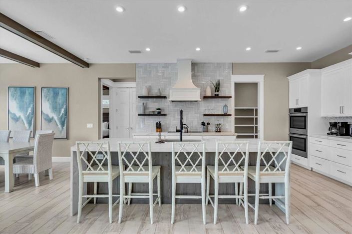 Image No.14-9 Bed Property for sale