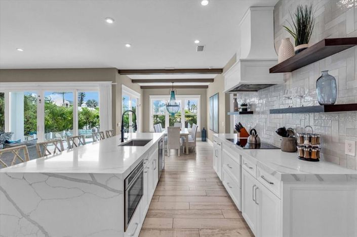 Image No.17-9 Bed Property for sale