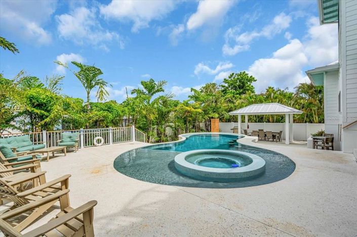 Image No.20-9 Bed Property for sale