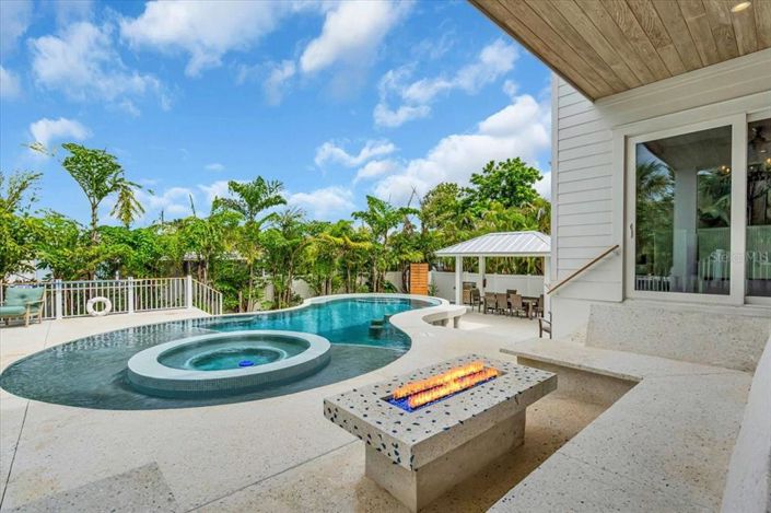 Image No.21-9 Bed Property for sale