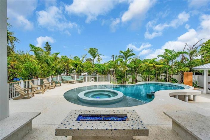 Image No.25-9 Bed Property for sale