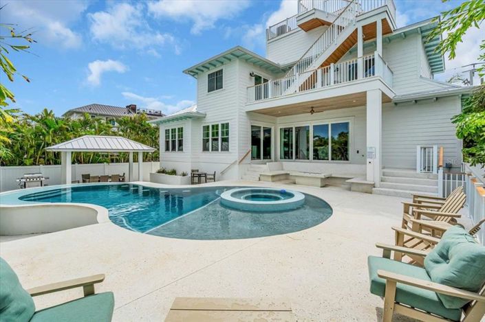 Image No.27-9 Bed Property for sale